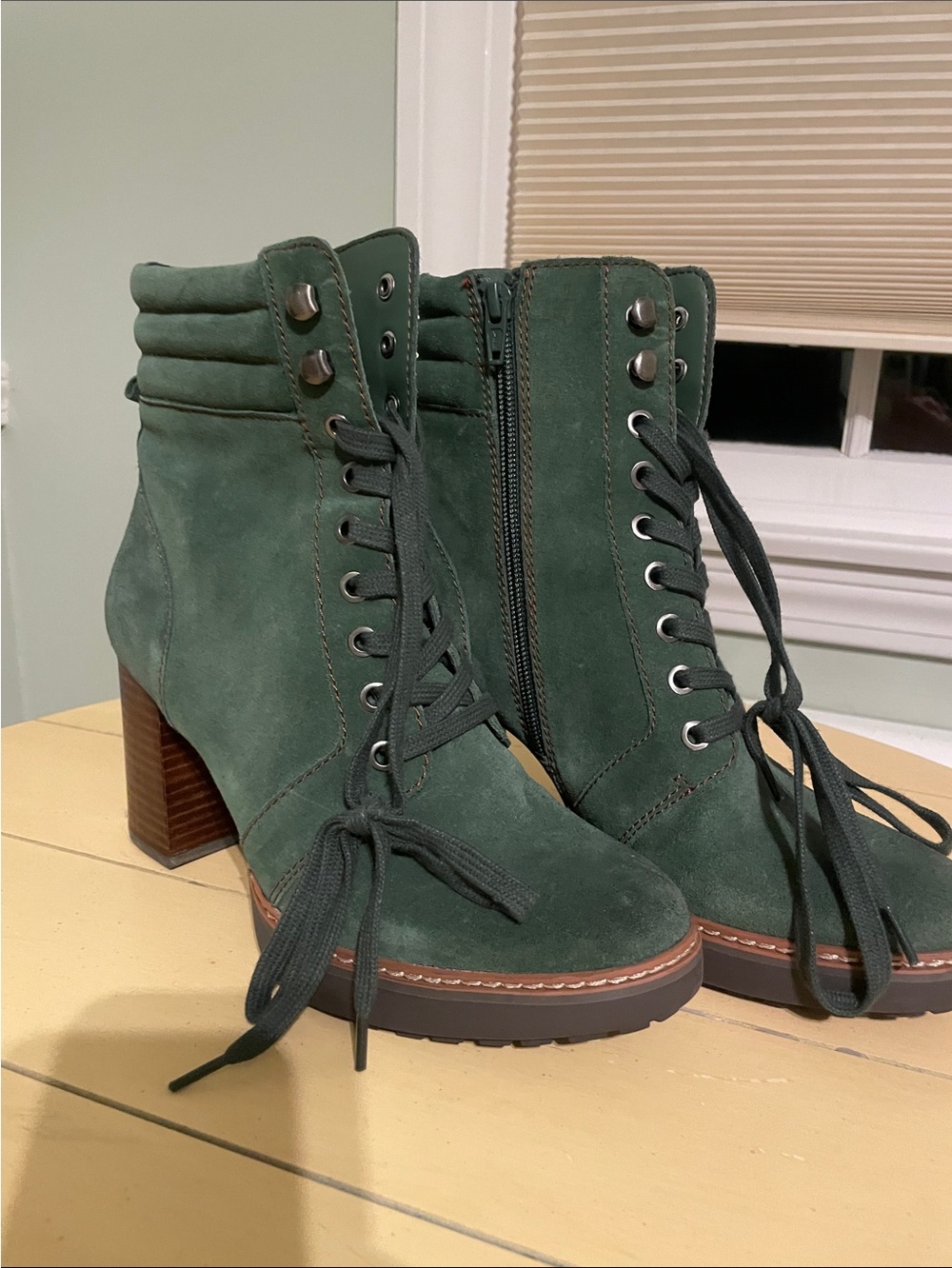 Brand new never worn Naturalizer Forest Green Suede Lace-Up Block Heel Booties